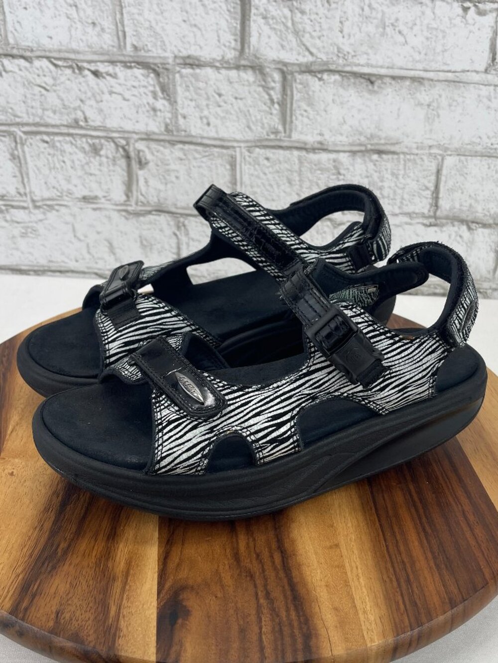 MBT Kisumu Classic Mnyama Womens 10 Zebra Print Dynamic Orthopedic Rocker Sandal